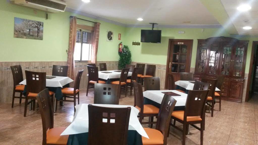 Hostal Restaurante El Paraiso Дон-Беніто Екстер'єр фото